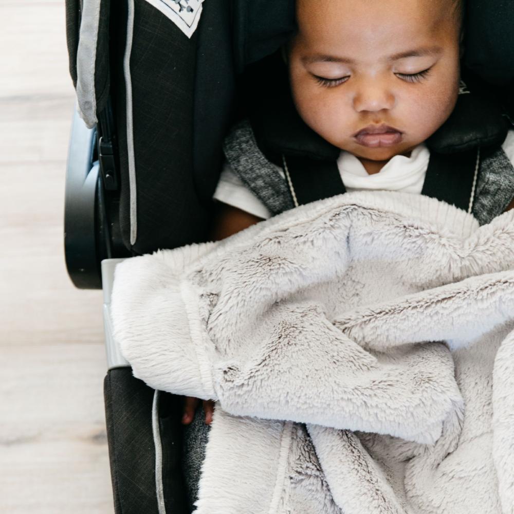 Feather Mini Lush Blanket — gallery photo 3