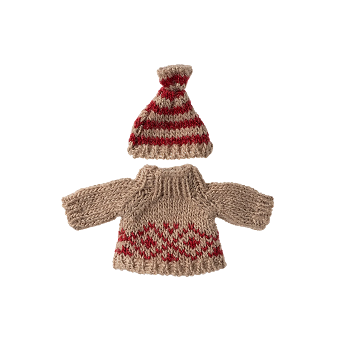 Knitted Sweater & Hat Mum