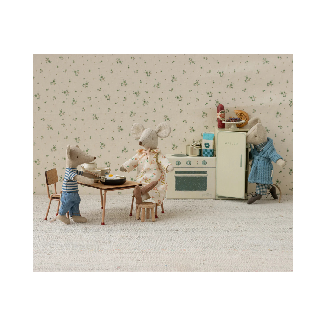 Mouse Chair Dark Powder