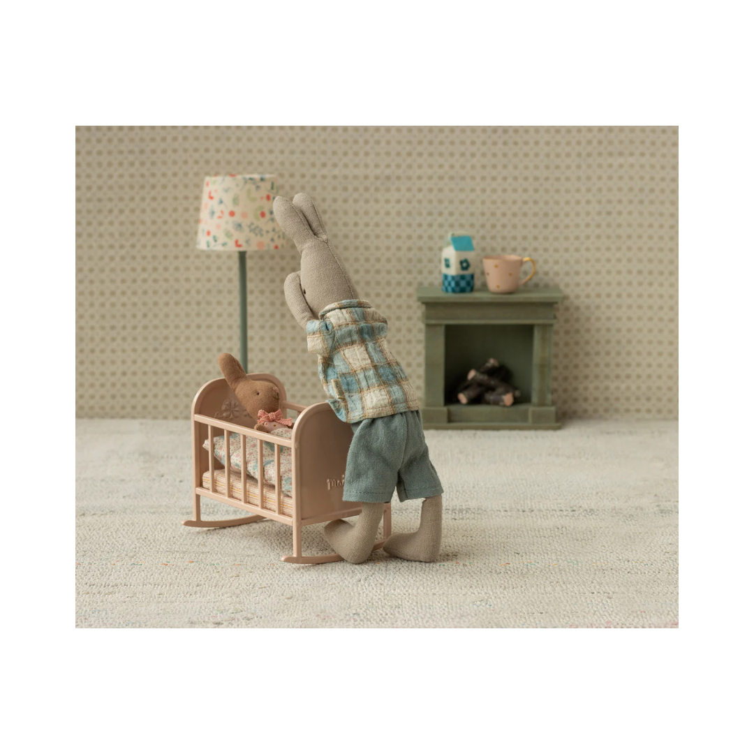 Rabbit Size 1 Classic Shirt & Shorts