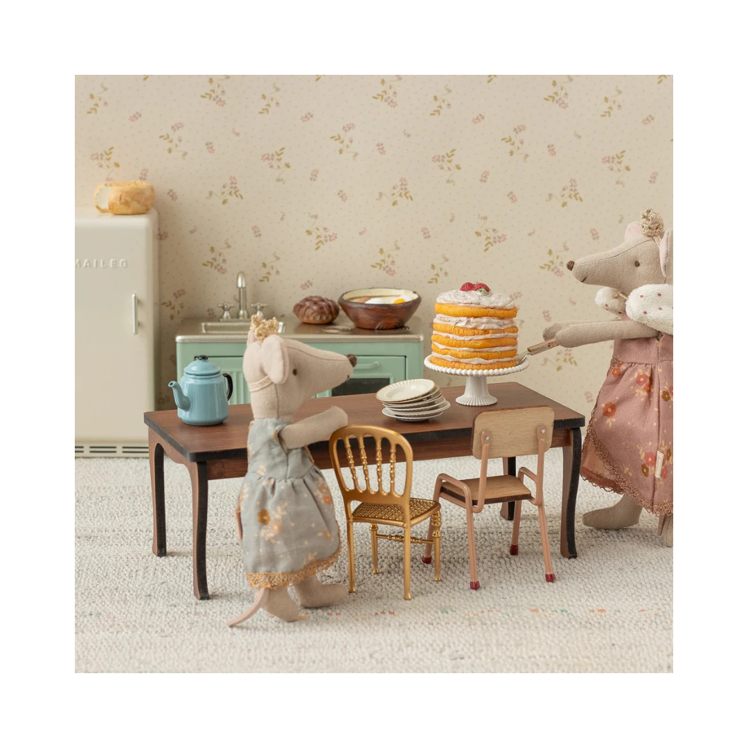 Long dining table, Mouse
