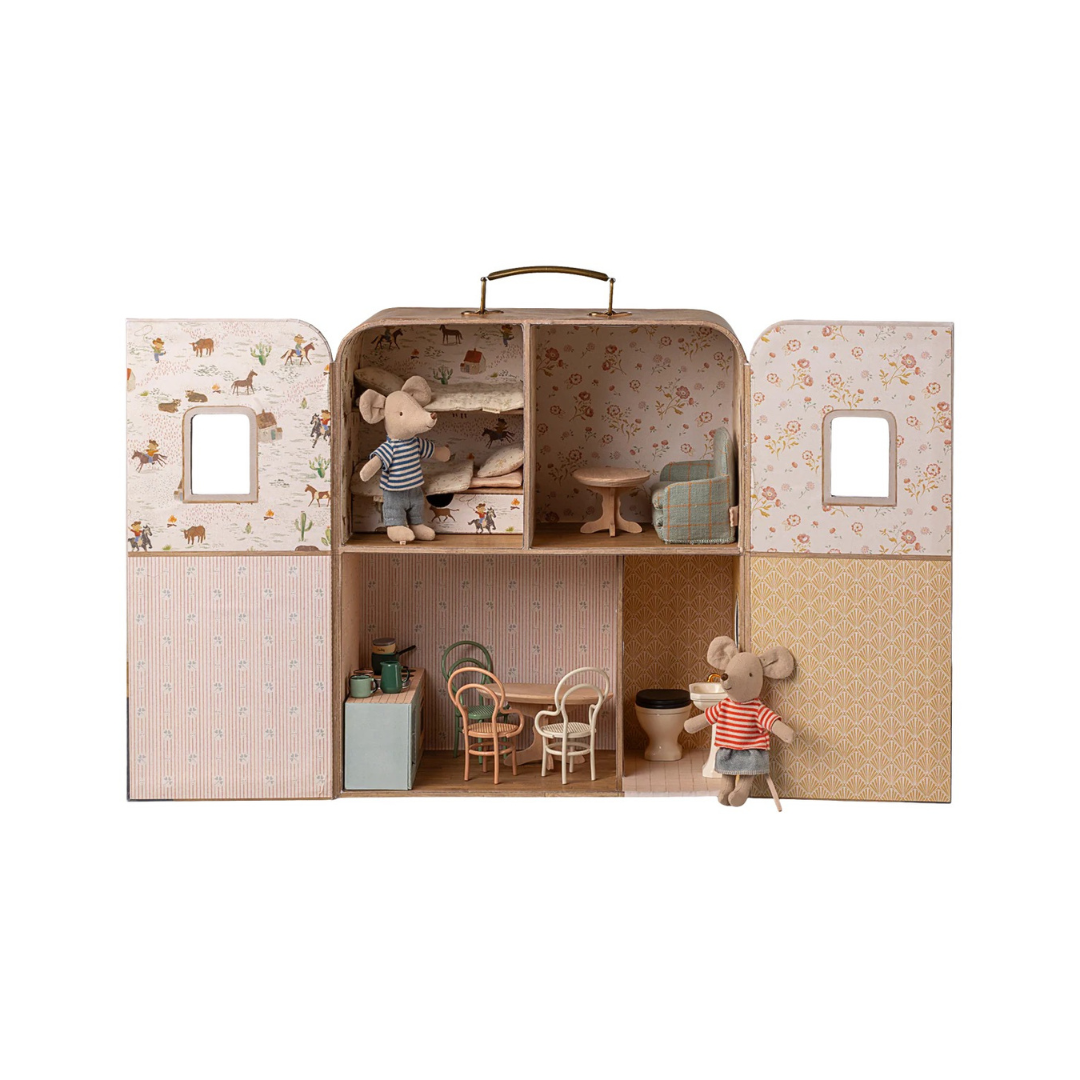 SuitCasa Mouse House