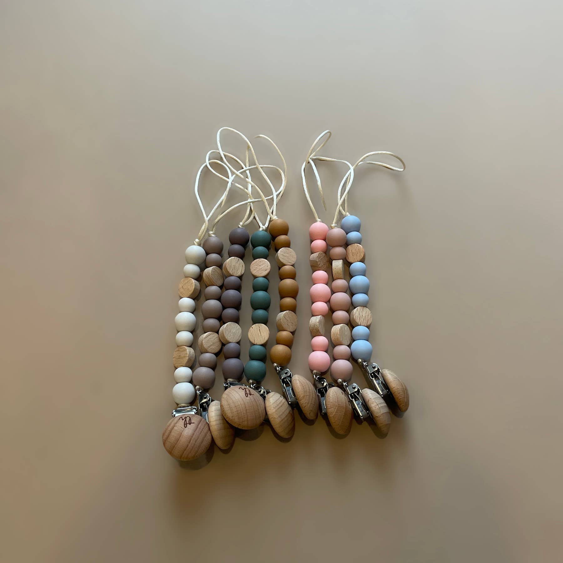 Saylor Petite Pacifier & Toy Clip: Baby's Breath