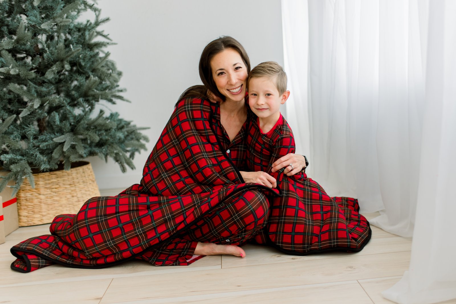 Winter Lodge Plaid Long Sleeve Pajama Set — gallery photo 4