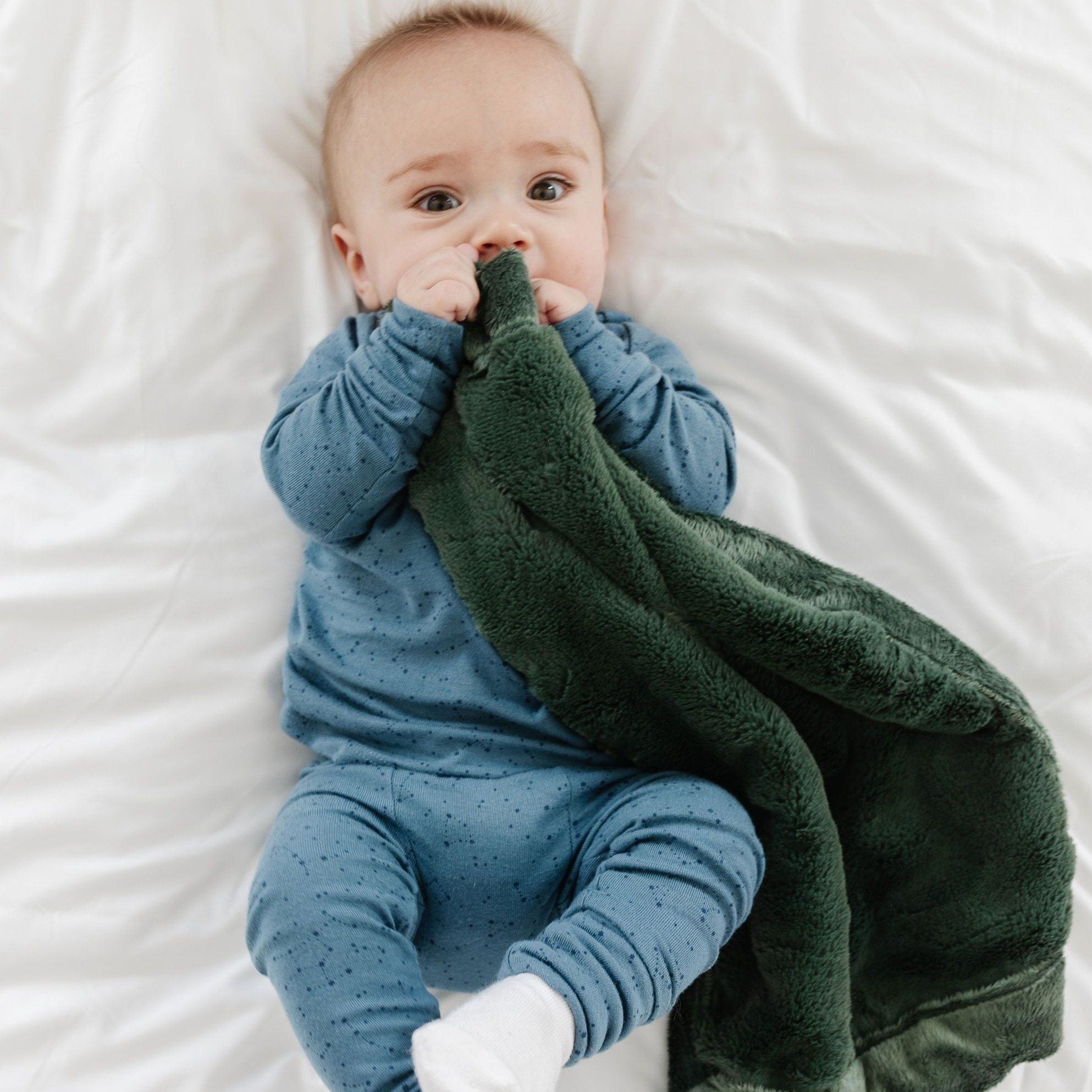 Hunter Mini Lush Blanket — gallery photo 3