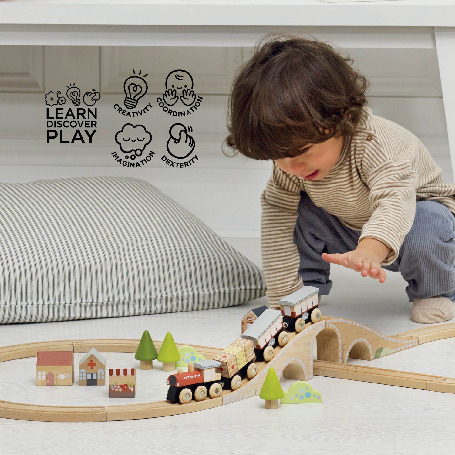 Figure of 8 Train Track — Le Toy Van product photo 2