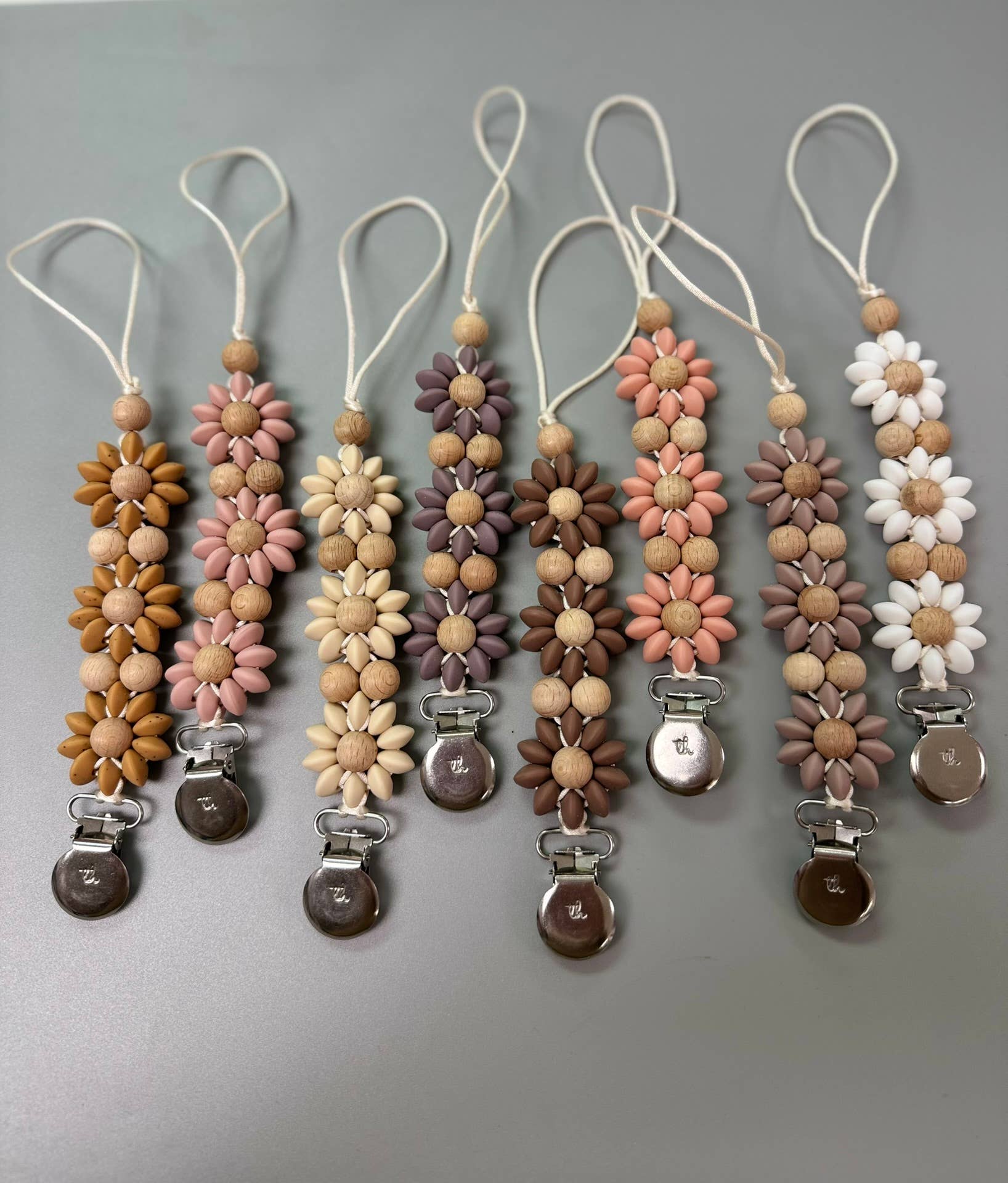Olivia Paci/Toy Clip Beech Wood & Silicone: Misty Rose
