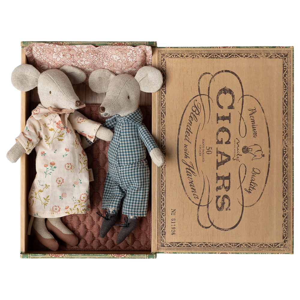 Grandma and Grandpa Mice in Cigar Box — main product photo
