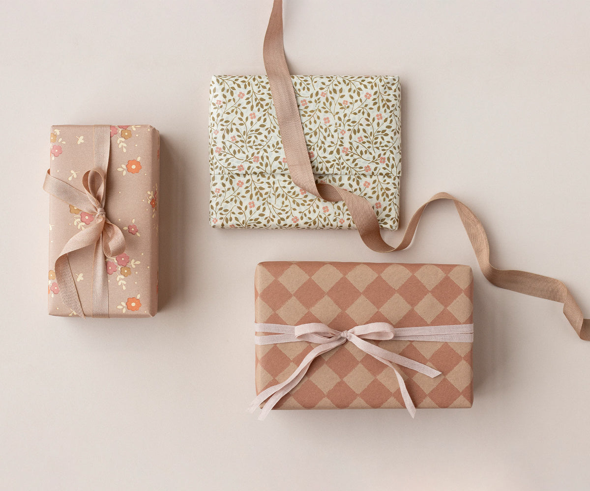 Gift Wrap -Checker - Powder/Vintage rose 15-6210-00 — gallery photo 2