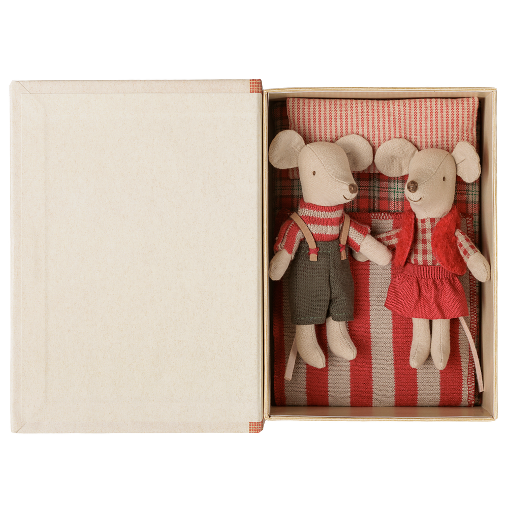 Christmas Twin Mice, Little Brother and Little Sister in Book — gallery photo 4